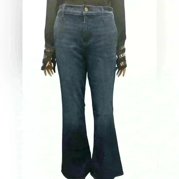 EXPRESS-women Mid Rise Dark Wash '70s Flare Jeans. Stretchy. Size: 6R - Picture 1 of 6